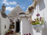 Entrée d'un trullo à Alberobello - Photo de lavaligiainviaggio de Pixabay