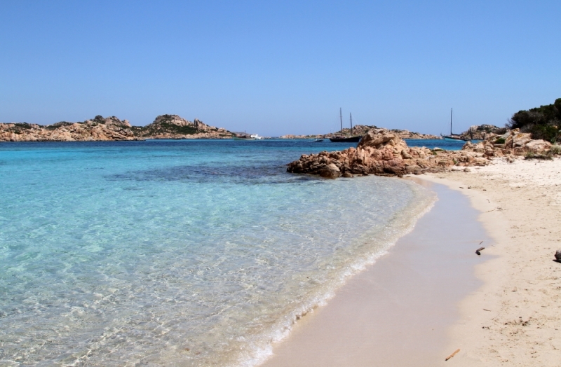 Spiaggia del Cavaliere - Carlo Pelagalli https://web.archive.org/web/20161102234753/http://www.panoramio.com/photo/94636918