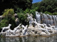 Fuente del parque del palacio real de caserta - Foto de nonmisvegliate from Pixabay