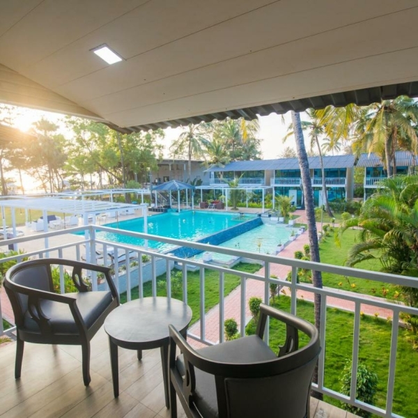 La Alphonso Marina Resort & Spa